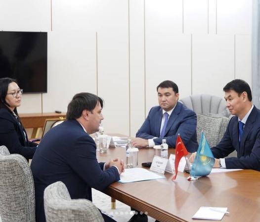 TÜKİB İcra Direktörü Türkistan Eyalet Valisi ile Görüştü   