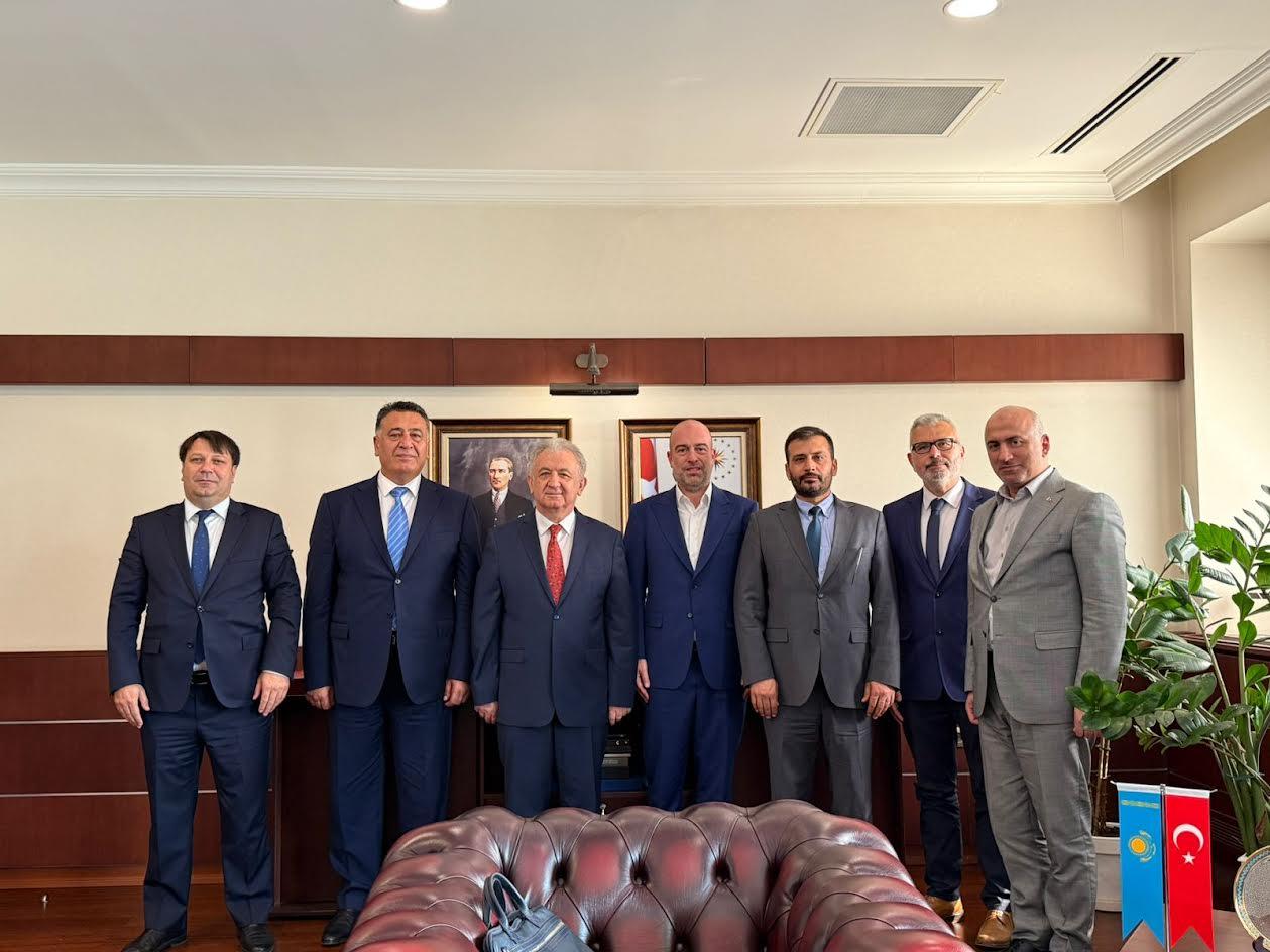 Büyükelçiye Nezaket Ziyareti